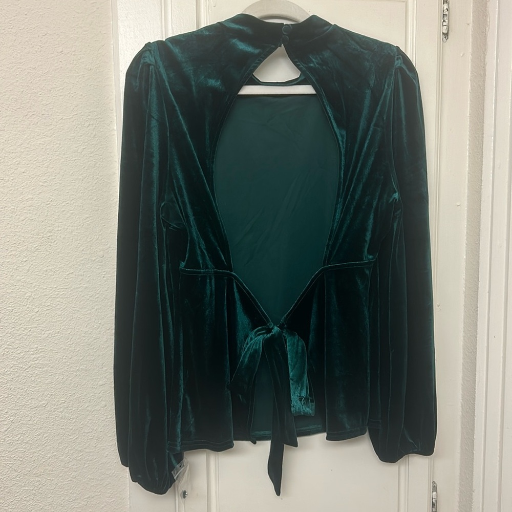 Green Velvet Vici Top XL New Without Tags Open Back with Bow Button Collar